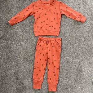 Kid Sweatshirt & Jogger Set. New with tags. Multiple Sizes. Cozy & Super comfy.